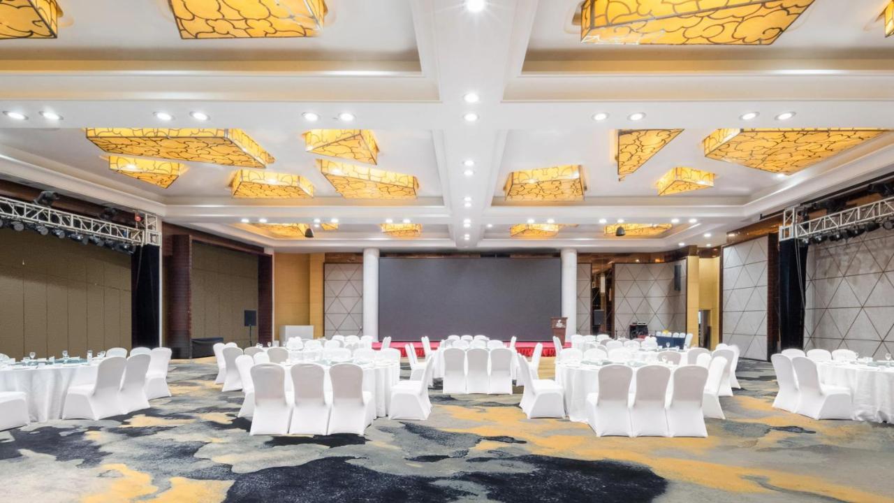 Holiday Inn Shijiazhuang Central By Ihg Exterior foto