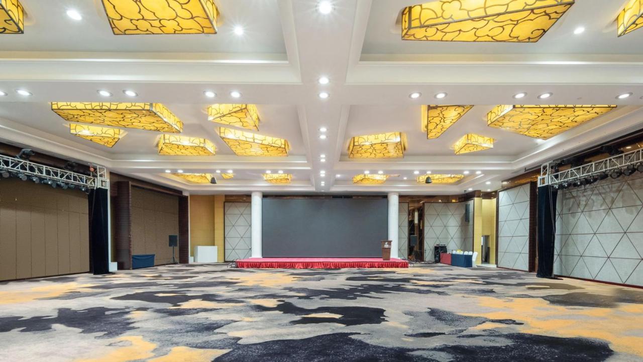 Holiday Inn Shijiazhuang Central By Ihg Exterior foto