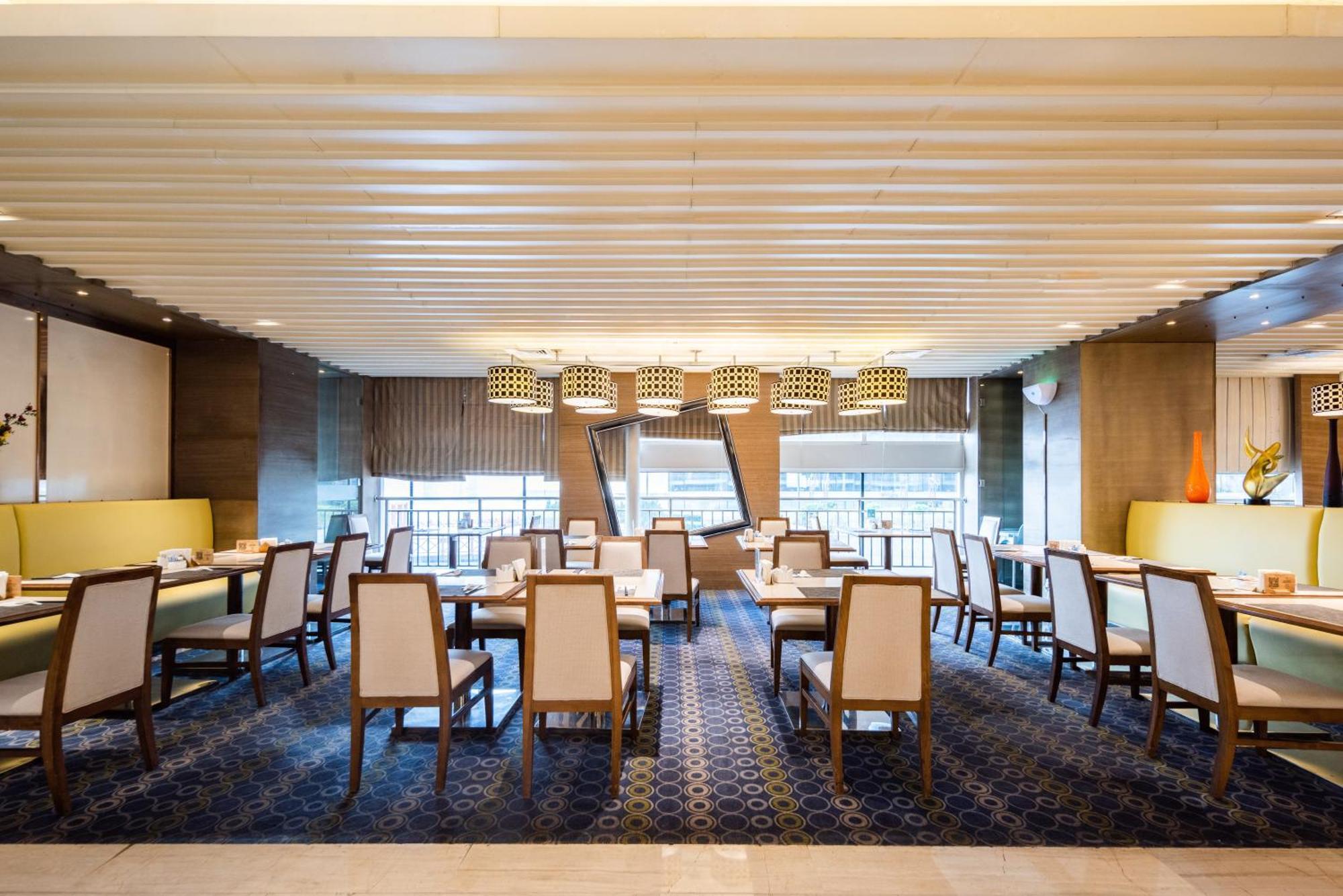 Holiday Inn Shijiazhuang Central By Ihg Exterior foto
